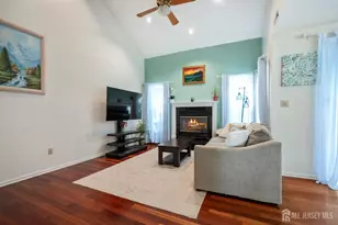 112 Lloyd Ct, East Brunswick Township, NJ 08816 - Photo 10