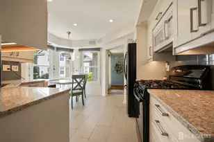112 Lloyd Ct, East Brunswick Township, NJ 08816 - Photo 4