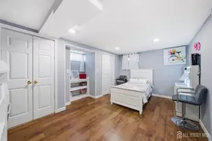 [Address not provided], Woodbridge Township, NJ 07095 - Photo 32