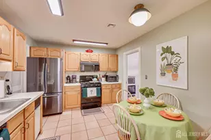 73 Chatsworth Ct, Edison, NJ 08820 - Photo 12