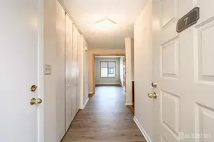 7 Carriage Pl, Edison, NJ 08820 - Photo 4