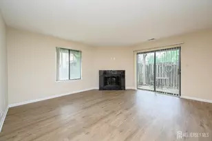 7 Carriage Pl, Edison, NJ 08820 - Photo 8