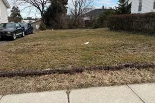 221 Stevens St, North Brunswick Township, NJ 08902 - Photo 2