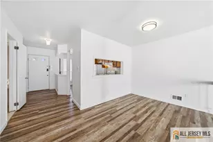 303 Maplecrest Rd, Edison, NJ 08820 - Photo 14