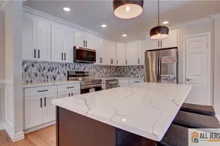 16 Alexander Hamilton Ct, Monroe Township, NJ 08831 - Photo 2