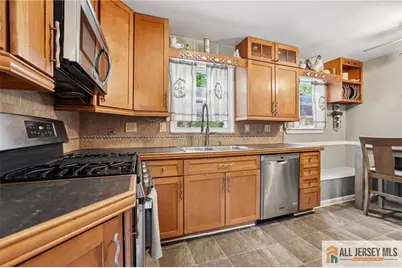 8 Parkway Place, Sayreville, NJ 08859 - Photo 6