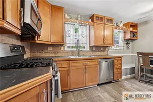 8 Parkway Pl, Sayreville, NJ 08859 - Photo 6