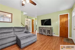 8 Parkway Pl, Sayreville, NJ 08859 - Photo 2
