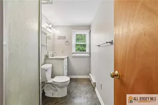 8 Parkway Pl, Sayreville, NJ 08859 - Photo 18