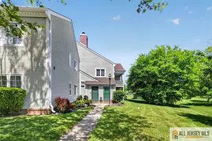 40 Rutland Ln, Monroe Township, NJ 08831 - Photo 2