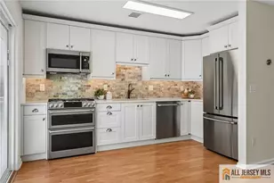 40 Lakeview Dr, Helmetta, NJ 08828 - Photo 6