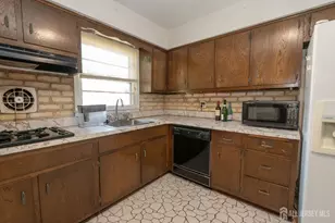 52 Embroidery St, Sayreville, NJ 08872 - Photo 10