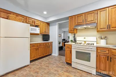 16 Hawthorne Avenue #16, Colonia, NJ 07067 - Photo 8