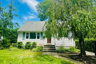 40 Carpenter Pl, Metuchen, NJ 08840 - Photo 1