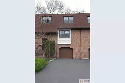 3203 N Oaks Boulevard, North Brunswick Township, NJ 08902 - Photo 1