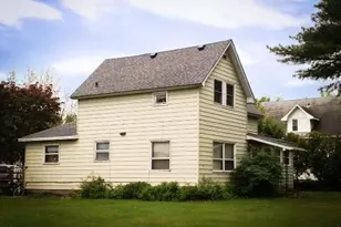 402 12th Ave, Menomonie, WI 54751 - Photo 1