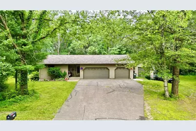 1166 S 41st Avenue, Eau Claire, WI 54703 - Photo 1