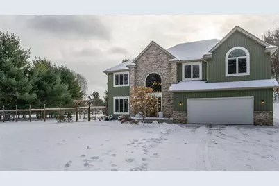 139 Canterbury Road, Eau Claire, WI 54701 - Photo 1