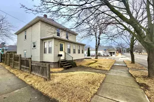 1702 New York Ave, Manitowoc, WI 54220 - Photo 1