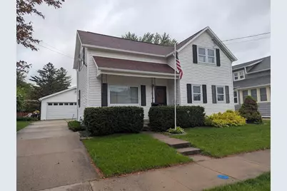 751 W 10th Avenue, Oshkosh, WI 54902 - Photo 1