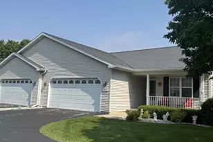 180 Southlake Cir, Fond du Lac, WI 54935 - Photo 1