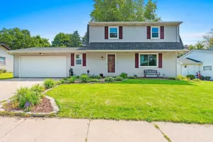 819 Edgewood Dr, Green Bay, WI 54311 - Photo 1