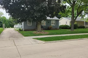 813 W 18th Ave, Oshkosh, WI 54902 - Photo 1