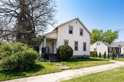 1037 W 10th Avenue, Oshkosh, WI 54902 - Photo 1