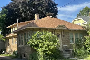 352 W 11th Ave, Oshkosh, WI 54902 - Photo 1