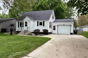 1136 S Bartlett St, Shawano, WI 54166 - Photo 1