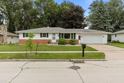 622 S Clara Street, Appleton, WI 54915 - Photo 1
