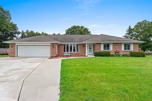 2615 Edgewood Ln, Green Bay, WI 54302 - Photo 1