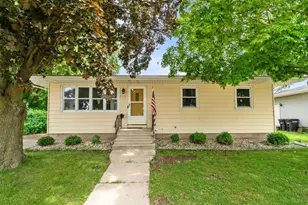 714 S Sawyer St, Oshkosh, WI 54902 - Photo 1