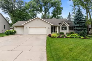 387 Riverwood Ln, Green Bay, WI 54313 - Photo 1