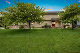 1657 Hickory Hollow Ln, Menasha, WI 54952 - Photo 1