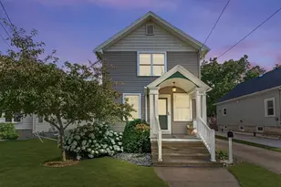 161 W 19th Ave, Oshkosh, WI 54902 - Photo 1