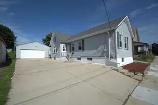 1134 S 19th St, Manitowoc, WI 54220 - Photo 1