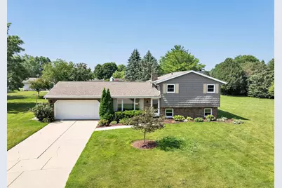 1899 S Beaver Trail Drive, Green Bay, WI 54303 - Photo 1
