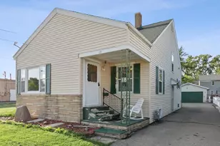 18 Sterling Ave, Oshkosh, WI 54901 - Photo 1