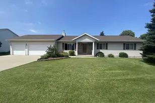 1096 New Haven Ave, Fond du Lac, WI 54935 - Photo 1