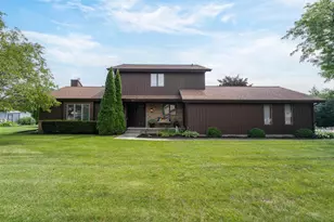 945 Elmwood Dr, Menasha, WI 54952 - Photo 1