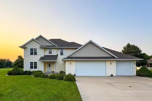 77 Thackery Dr, Oshkosh, WI 54904 - Photo 1