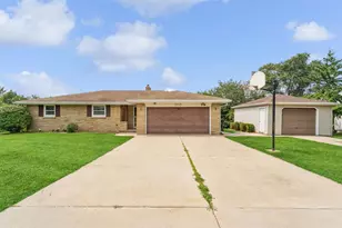 2717 Bay Settlement Rd, Green Bay, WI 54311 - Photo 1