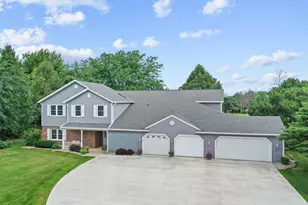 2534 Village Ln, Oshkosh, WI 54904 - Photo 1