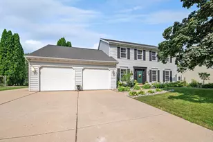 540 W Briar Ln, Green Bay, WI 54301 - Photo 1