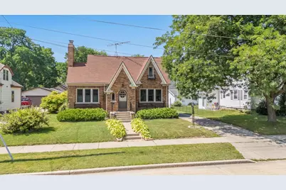 833 Eastman Street, Oshkosh, WI 54901 - Photo 1