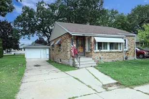 1034 Adams Ave, Oshkosh, WI 54902 - Photo 1