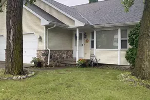 1445 Maricopa Dr, Oshkosh, WI 54904 - Photo 1