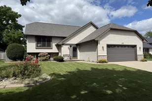 1120 Park Ridge Ave, Oshkosh, WI 54901 - Photo 1