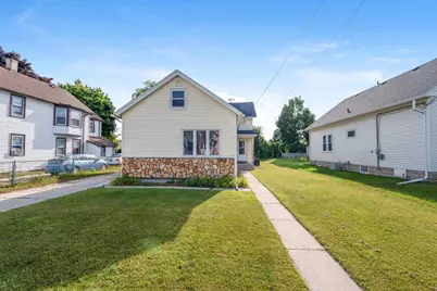711 S 18th Street, Manitowoc, WI 54220 - Photo 1